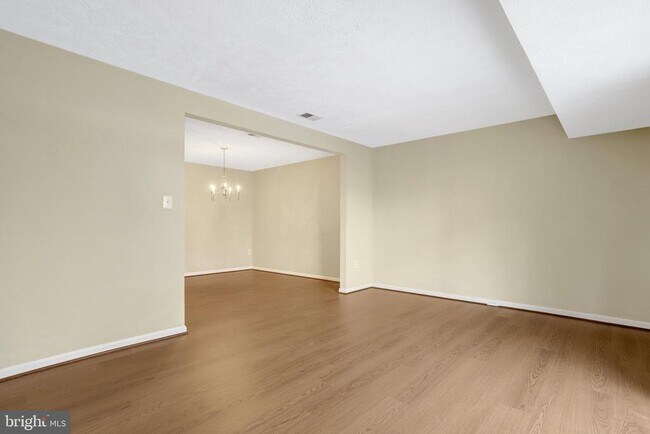 Building Photo - 5759 Independence Cir