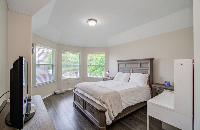 Building Photo - 26427 Sagewood Forest Dr