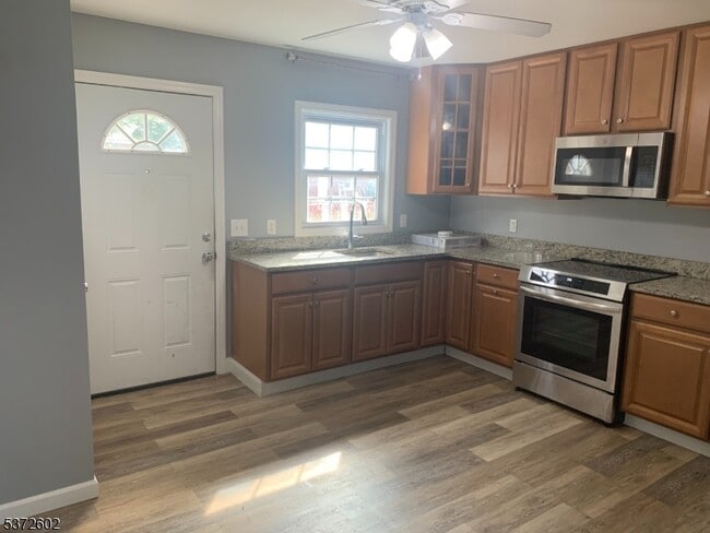 Building Photo - 700 Louis Ave