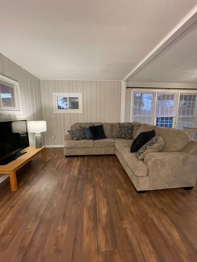 Building Photo - 1535 Kaiser Ave