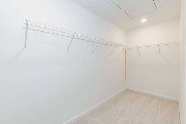 Building Photo - Brand New Townhome!