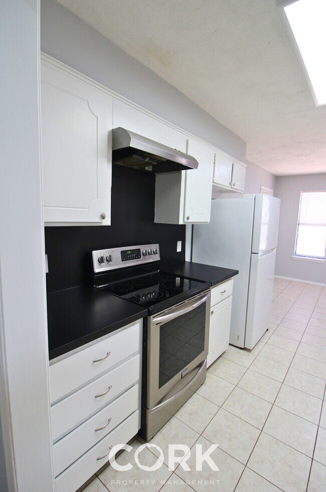 Building Photo - 708 Teal Pl