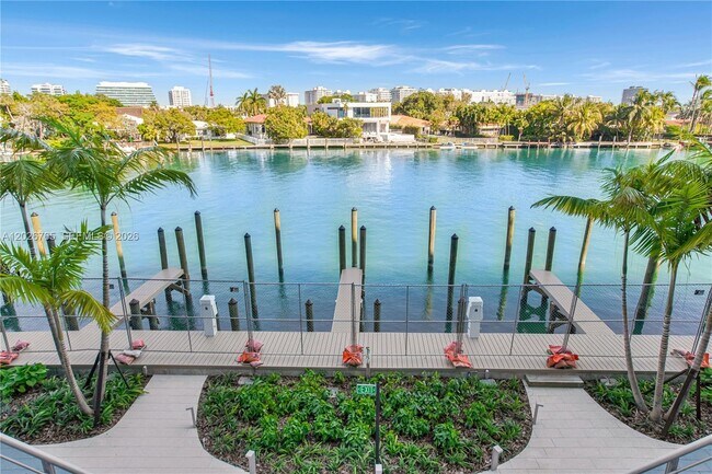 Building Photo - 9221 E Bay Harbor Dr