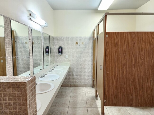 Building Photo - 4304 NW 9th Ave