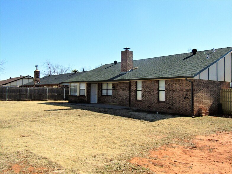 Building Photo - 1135 W Johnathan Way