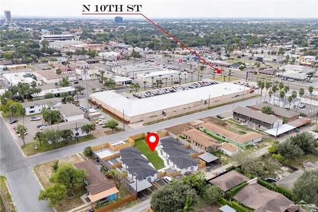 Building Photo - 17 Redwood Ave