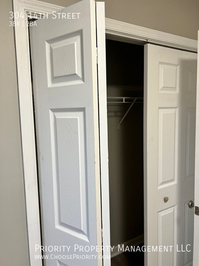 Building Photo - 304 14th St