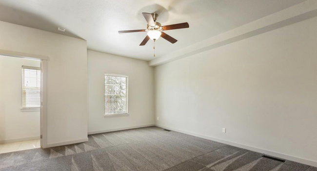 Building Photo - 1/2 off First Month's Rent! 3bed/2.5 bath ...