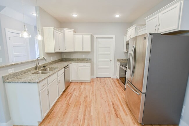 Building Photo - Three Bedroom with Bonus in Sango!