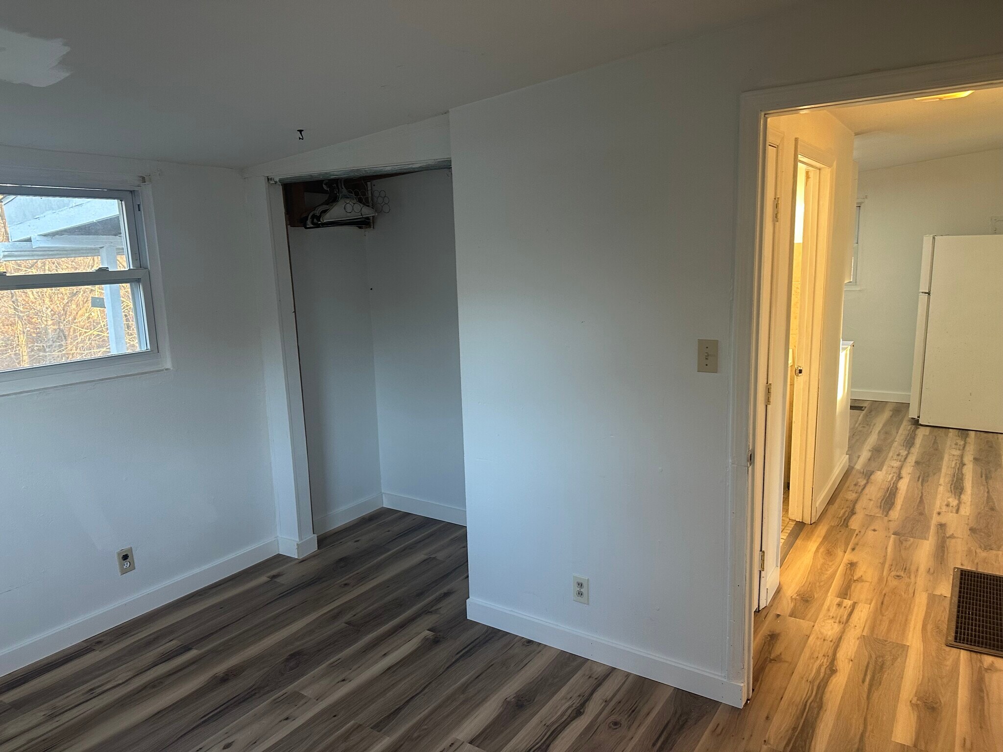 Building Photo - 404 Riverview Dr