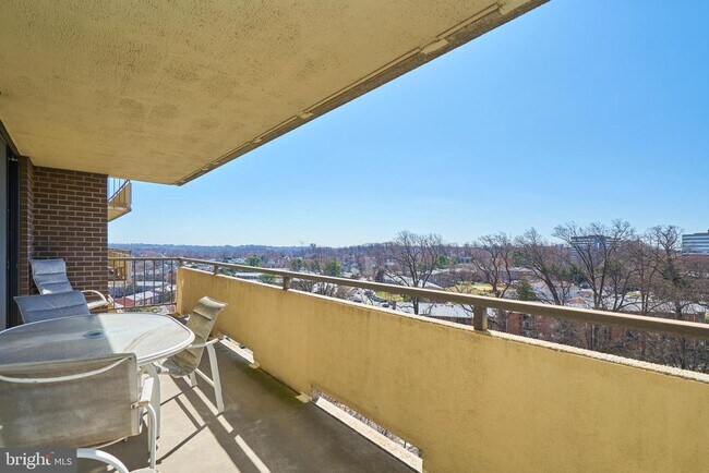 Building Photo - 1800 Old Meadow Rd