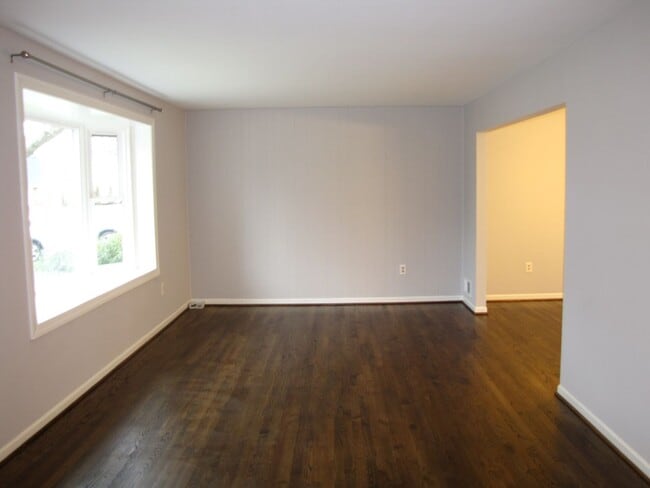 Building Photo - Renovated 4 level single family home in Ki...