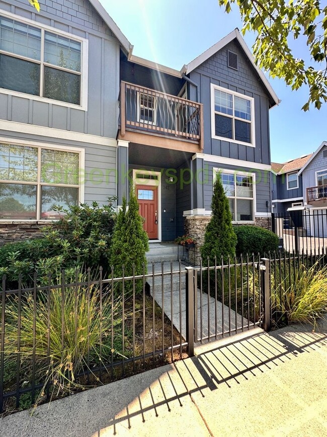 Building Photo - Secure and Beautiful 3-Bedroom 2.5-Bathroo...