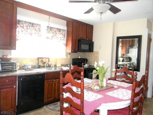 Building Photo - 34 Ahnert Ave