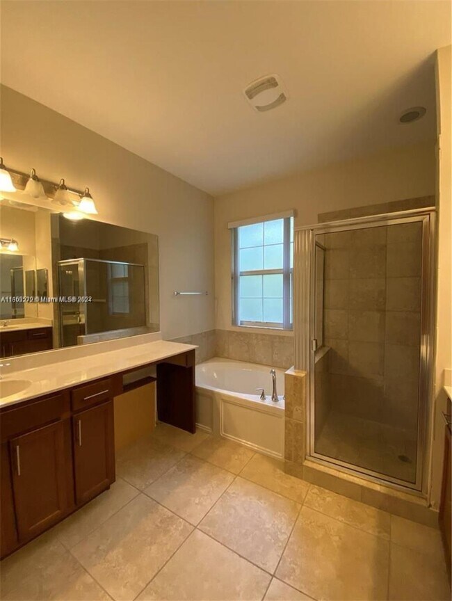 Building Photo - 5236 SW 77th Way