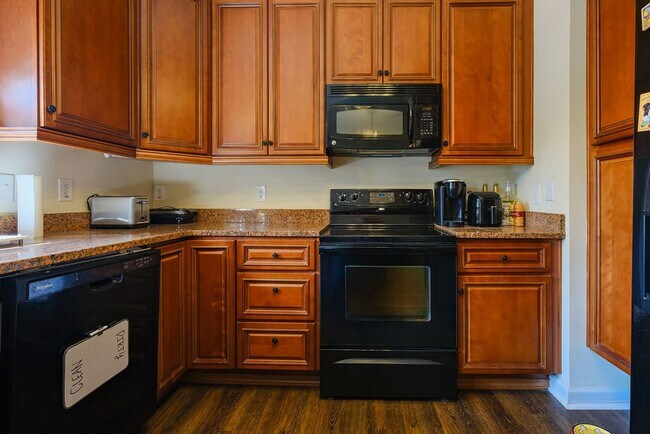 Building Photo - 15 White Street Extension