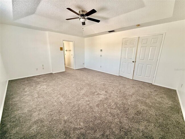 Building Photo - 3237 Fairfield Dr