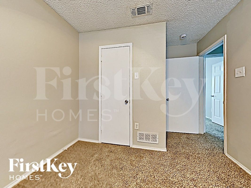 Building Photo - 530 Alameda Ave