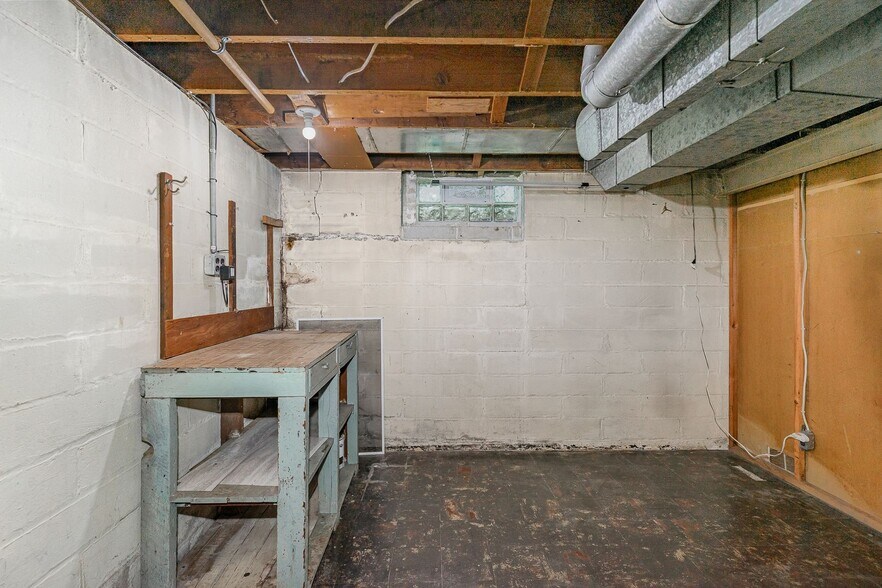 Building Photo - 1270 Hubbard Ave