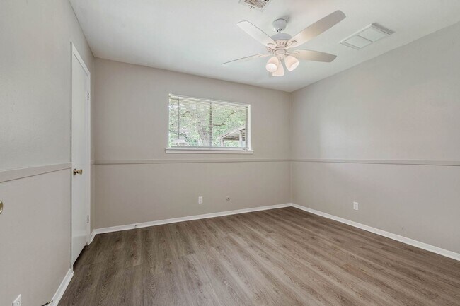 Building Photo - August 2026 Pre-Lease - 1 Mile to TAMU!