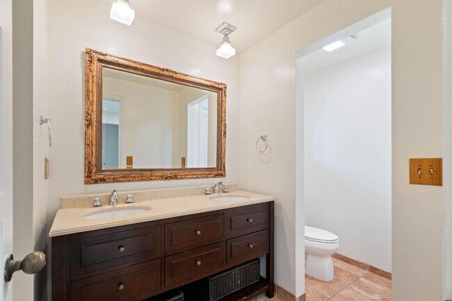 Building Photo - 13745 Cameo Ct