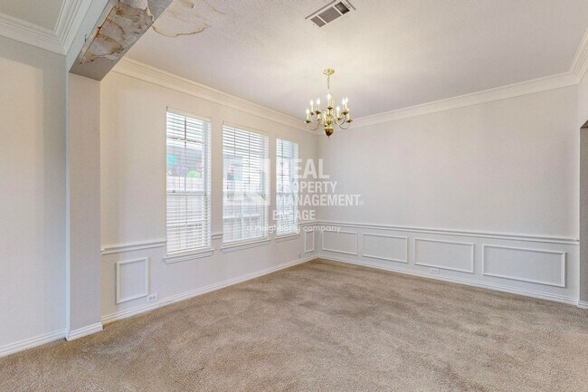 Building Photo - Elegant 5-Bedroom Home for Rent in Prime C...