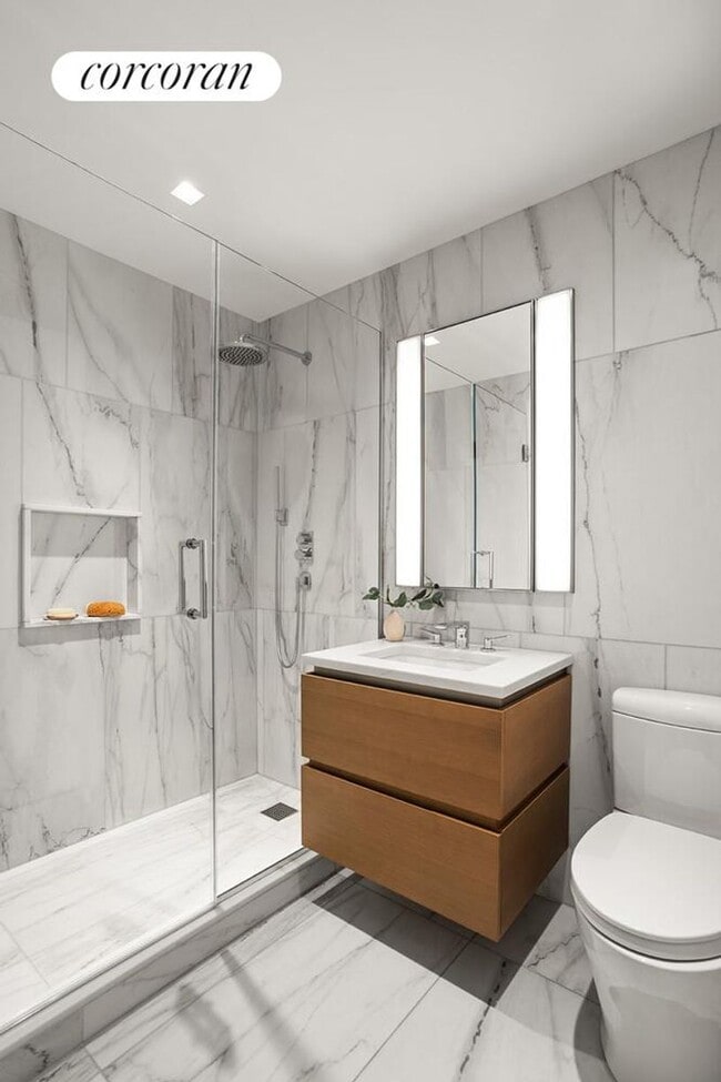 Building Photo - 450 Washington St