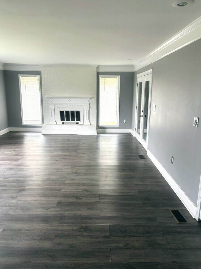 Building Photo - 82 Oliver Dr