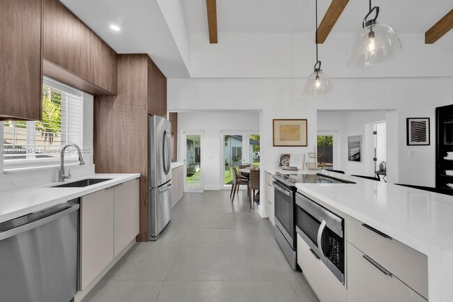 Building Photo - 901 NW 7th Street Rd