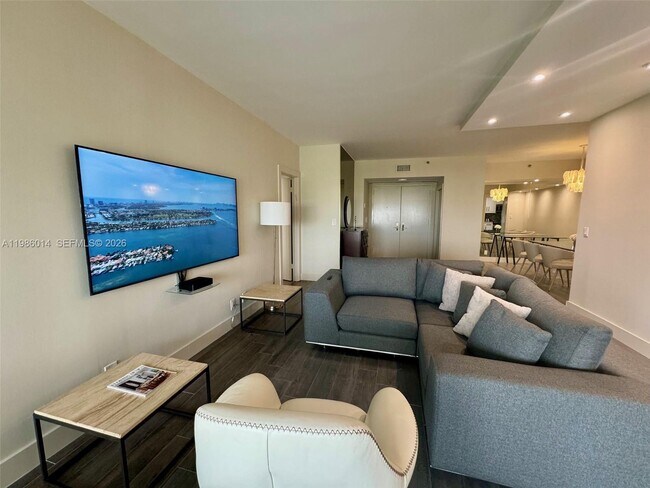 Building Photo - 20281 E Country Club Dr