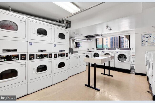 Building Photo - 1420 N St NW