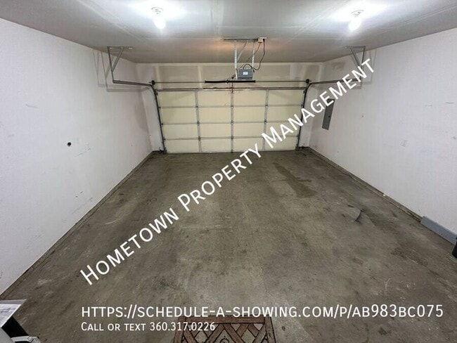 Building Photo - 9420 Fairhill Dr NE