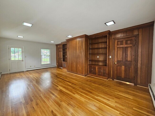 Building Photo - WITCH DUCK POINT