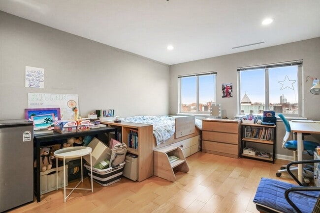 Building Photo - 20 Webster St