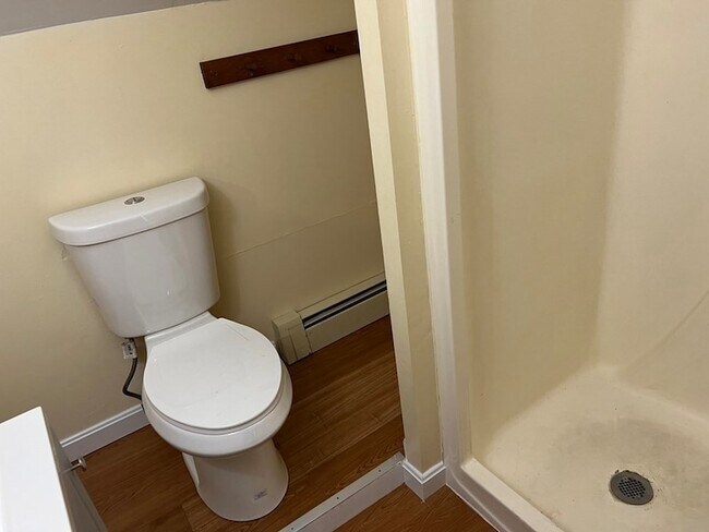 Building Photo - 120 Bond Rd