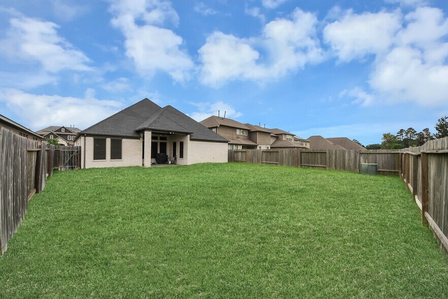 Building Photo - 24523 Eucalyptus Way