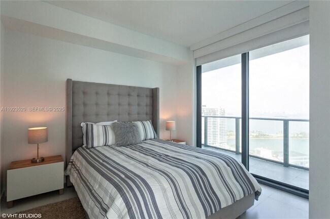 Building Photo - 501 NE 31st St