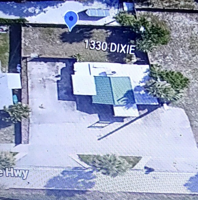 Building Photo - 1330 NE Dixie Hwy