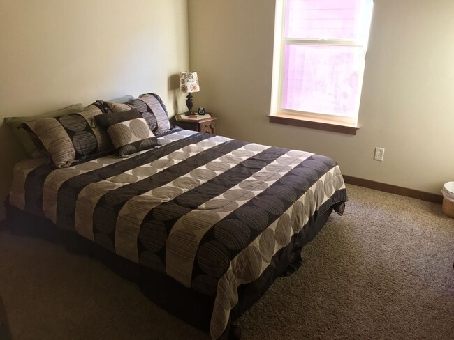 Building Photo - Single Family Home for Rent in Bozeman