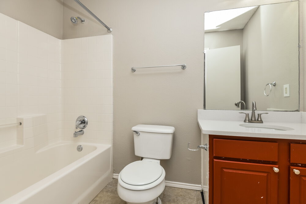Building Photo - 10813 Briaroaks Dr