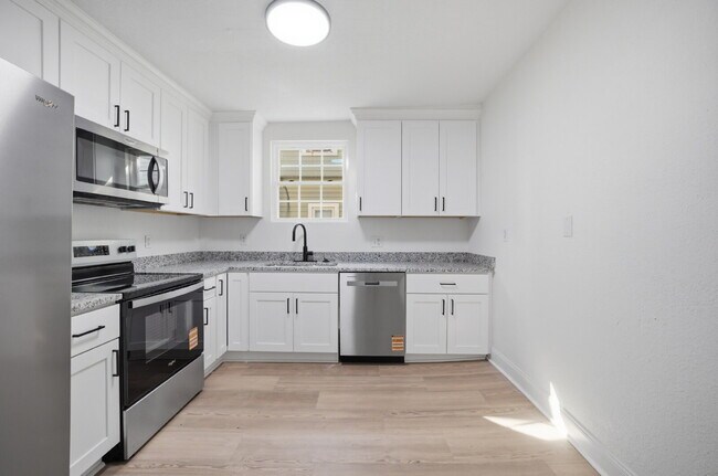 Building Photo - NEWLY REMODELED 4 BEDROOM COLONIAL HOME FOR RENT IN SUFFOLK!