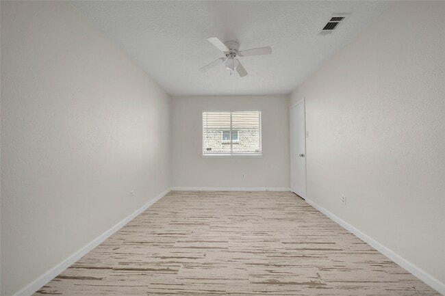Building Photo - 10904 Birch Dr
