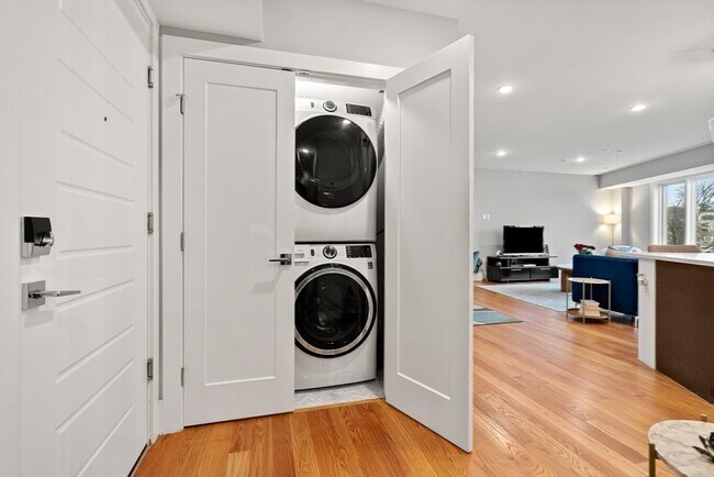 Building Photo - 150 Hancock St