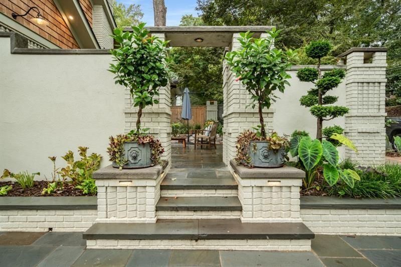 Building Photo - 407 8th St NE