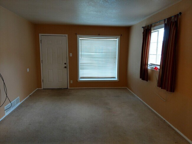 Building Photo - 2610 Azalea St