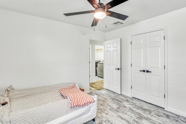 Building Photo - 6015 Wildbriar Ln