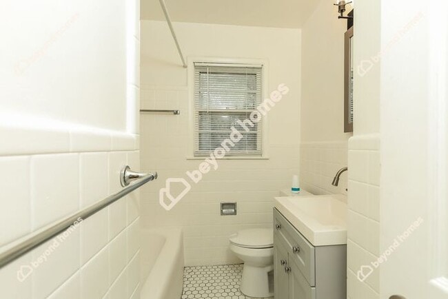 Building Photo - This Cozy 4 bedroom / 2 full bath and 2,09...