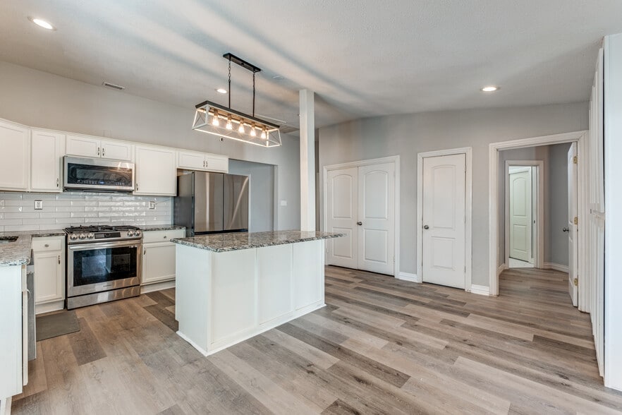 Building Photo - 513 Melba St