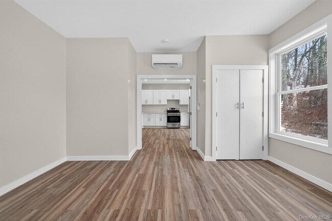 Building Photo - 303 Main St