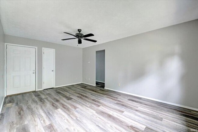 Building Photo - Available now!! Great quiet neighborhood —...